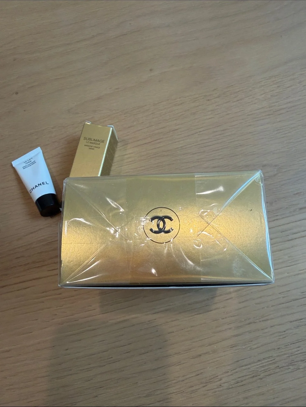 Chanel Sublimage L'Essence de Teint B20 - Radiance Serum Foundation